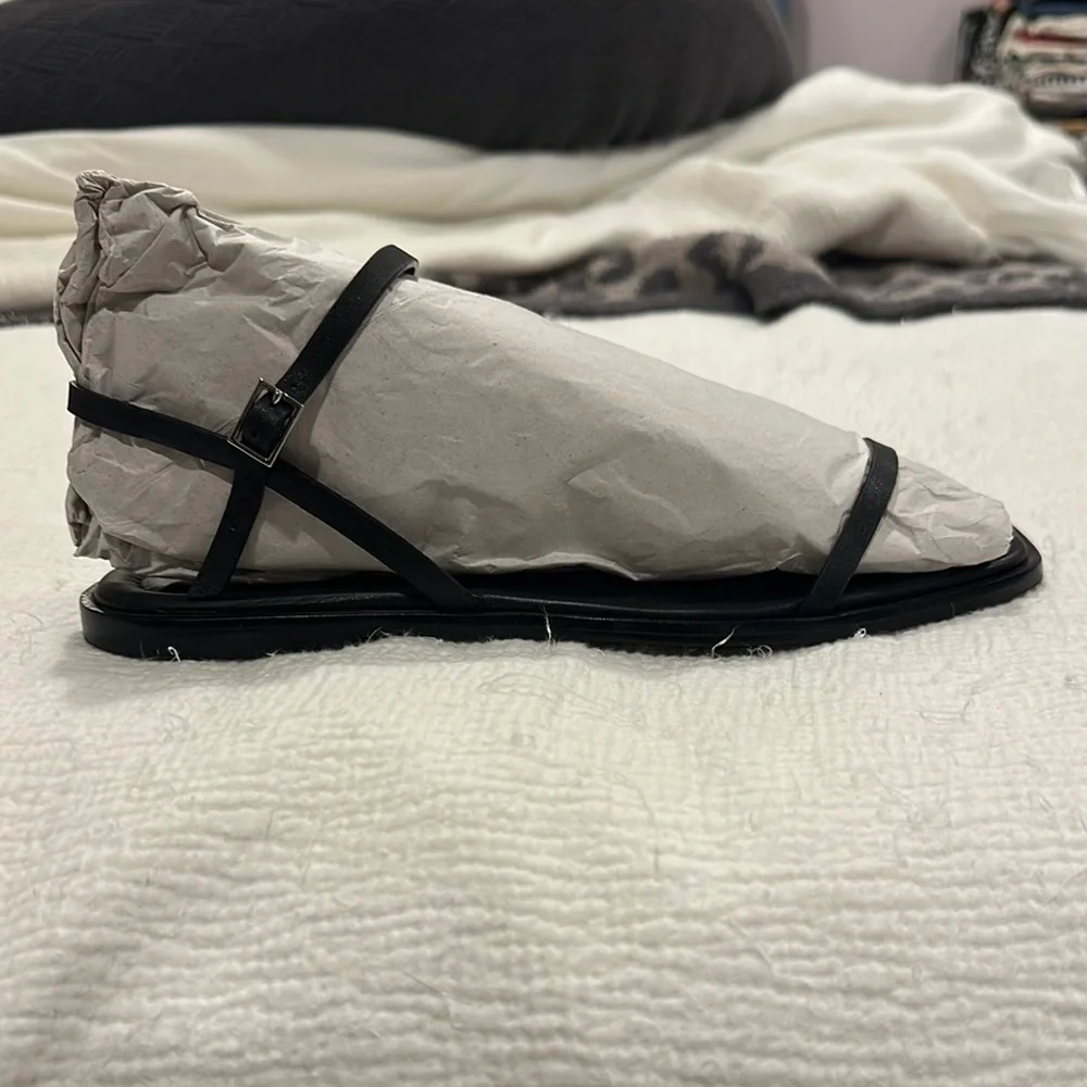 Reformation Black Minimalist Square-Toe Leather Sandals - Picture 6 of 12